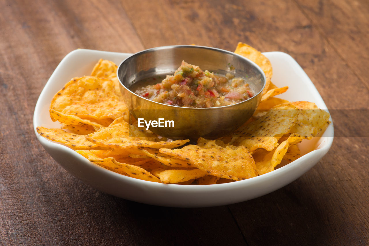 CLOSE-UP OF FOOD IN BOWL ON TABLE