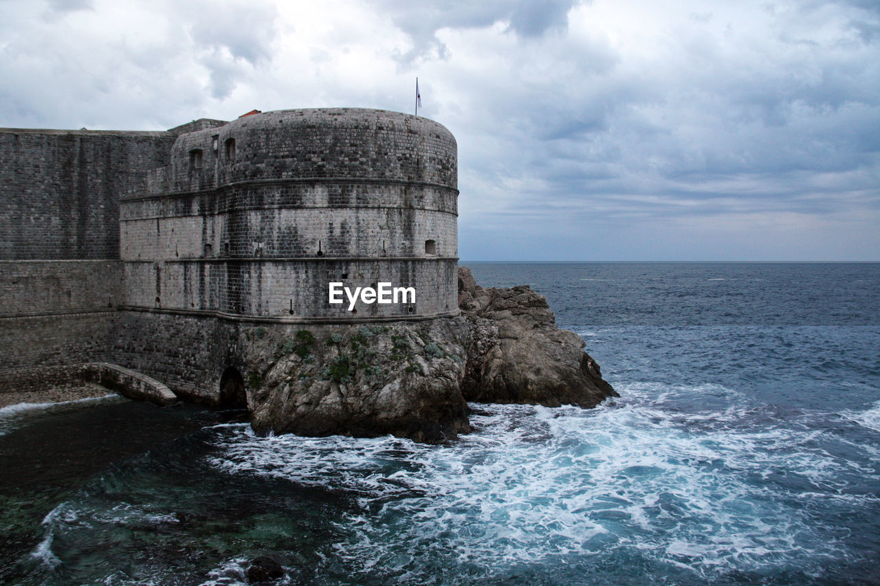 BUILT STRUCTURE ON SEA AGAINST SKY