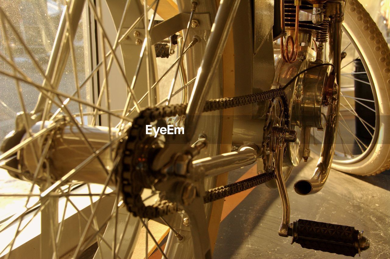 CLOSE-UP OF BICYCLE PARKED AGAINST METAL