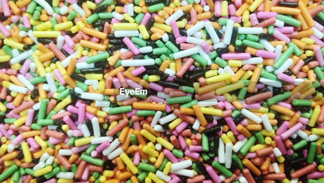 FULL FRAME SHOT OF COLORFUL CANDIES