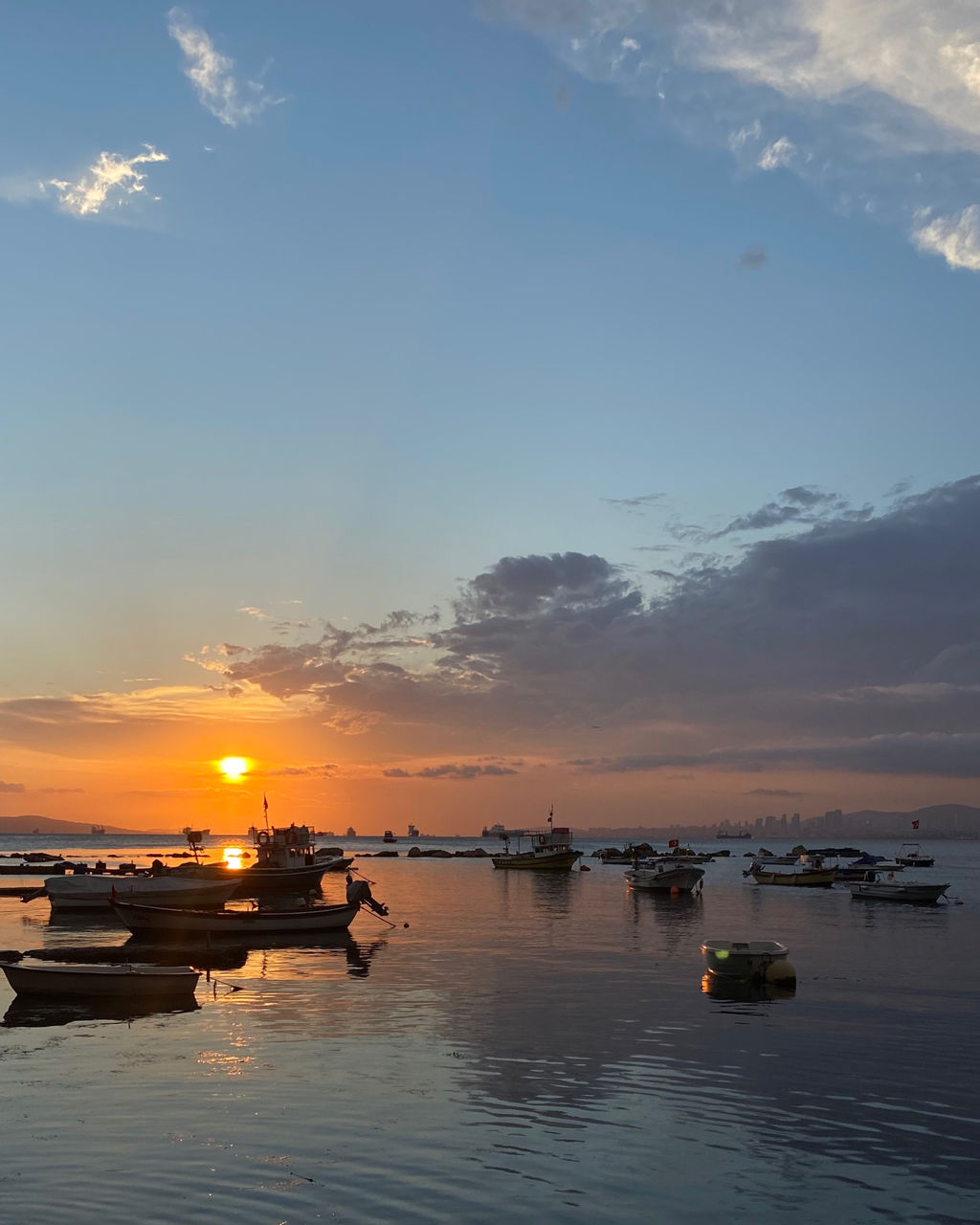 VIEW OF BOATS IN SEA AGAINST SKY DURING SUNSET