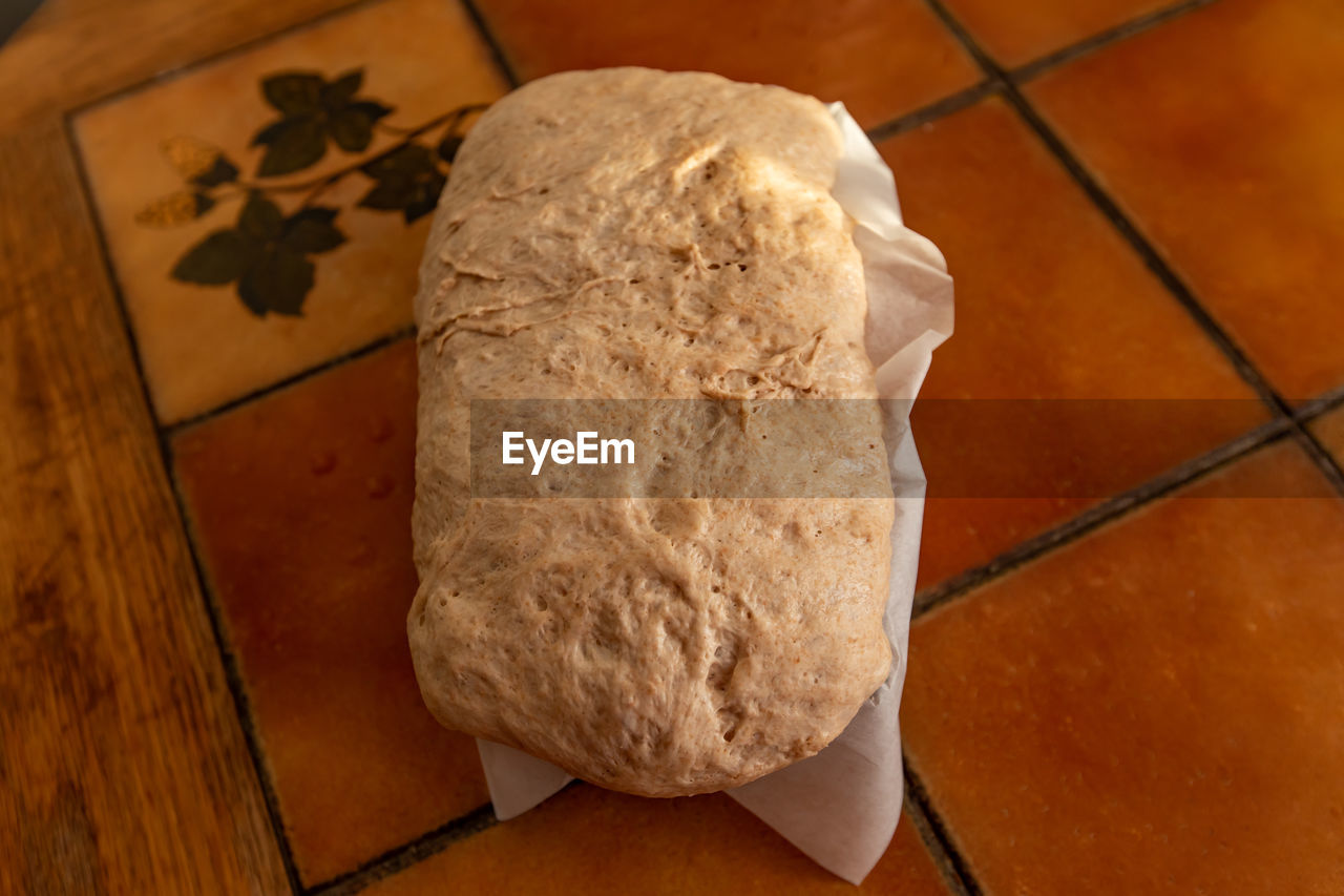 CLOSE-UP OF BREAD ON TABLE