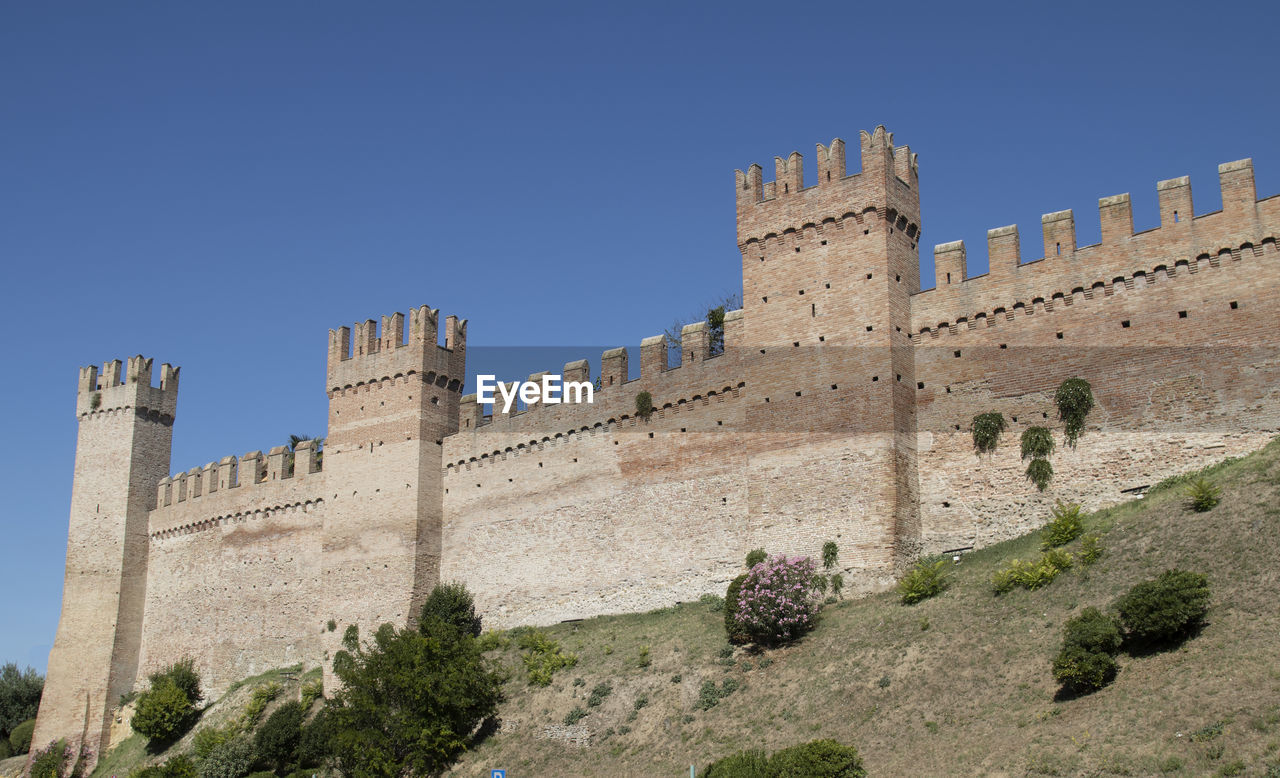 LOW ANGLE VIEW OF CASTLE AGAINST SKY