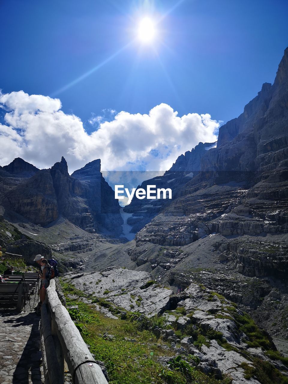 PANORAMIC VIEW OF MOUNTAINS AGAINST SKY