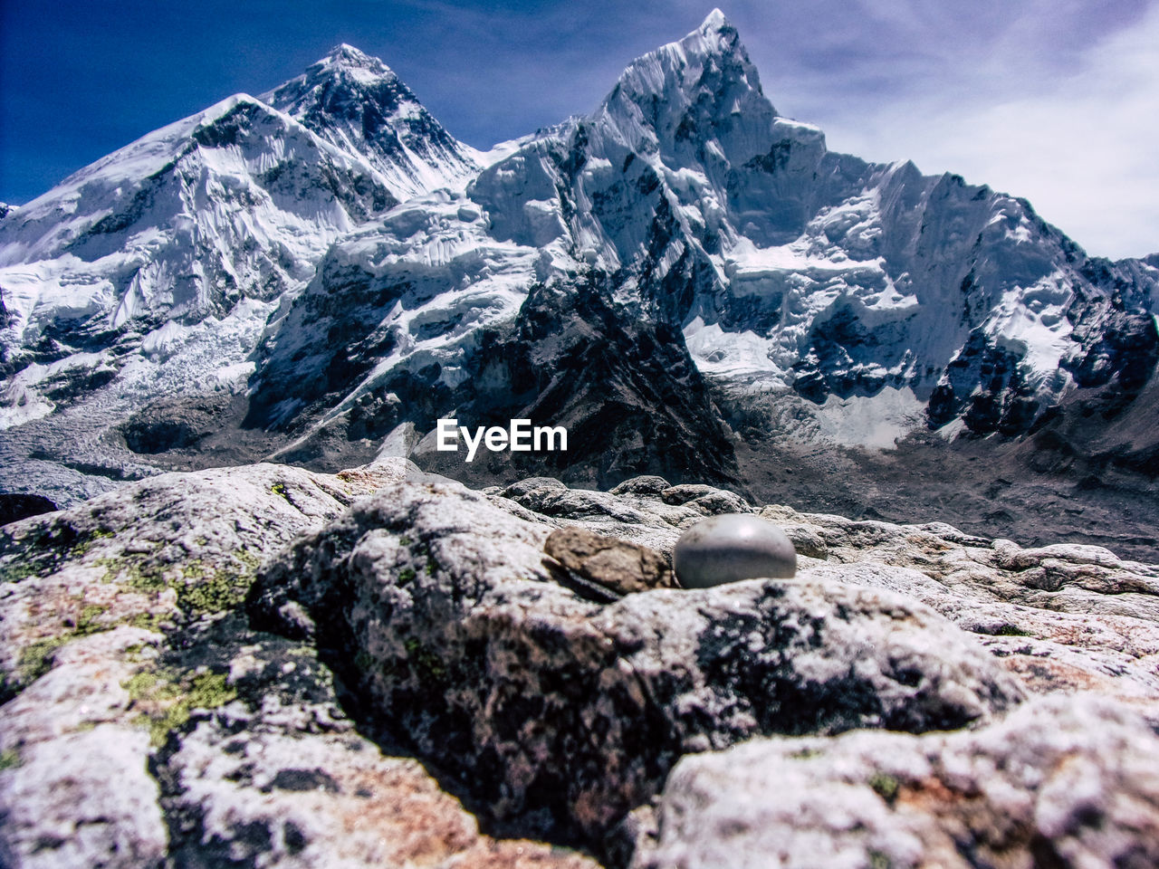 SNOWCAPPED MOUNTAIN AGAINST SKY