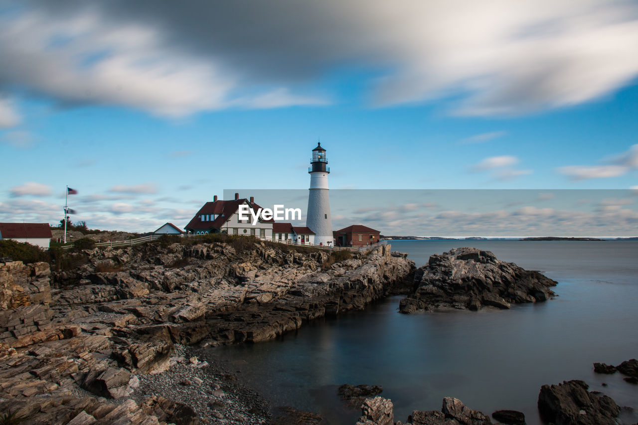 LIGHTHOUSE BY SEA AGAINST SKY