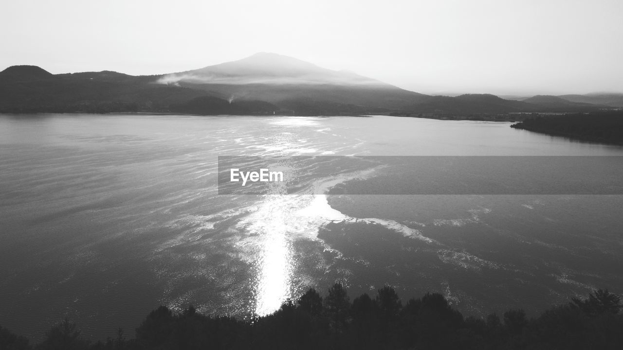 SCENIC VIEW OF SEA AND MOUNTAIN AGAINST SKY