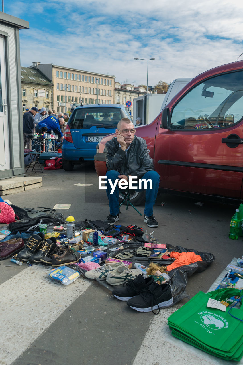 MAN WITH GARBAGE IN CAR