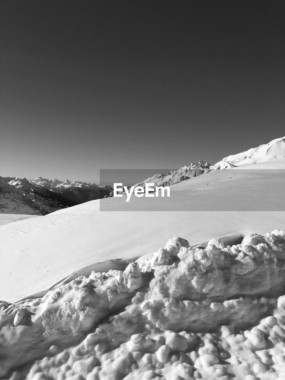 SNOW COVERED MOUNTAIN AGAINST SKY