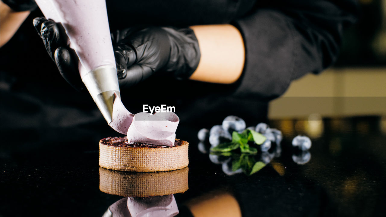 Midsection of woman preparing pastry