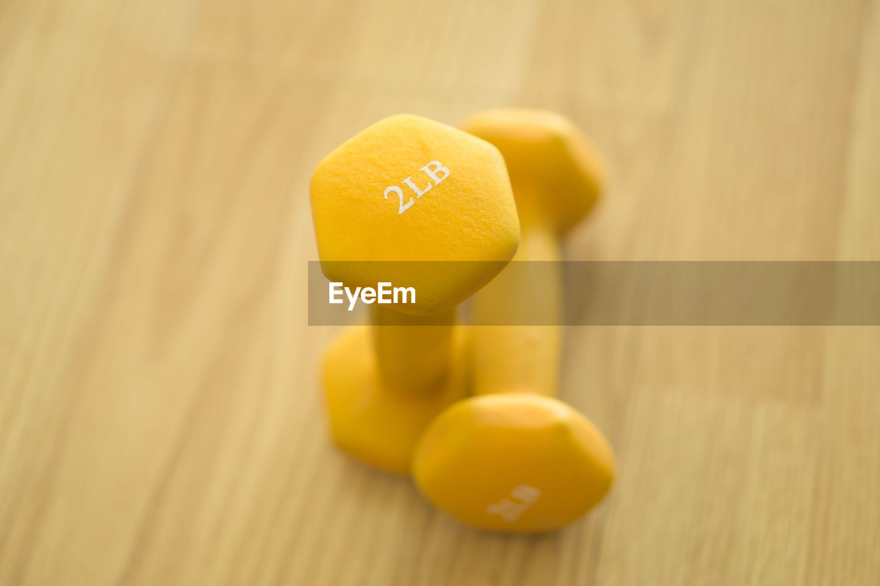 CLOSE-UP OF FRUIT ON TABLE