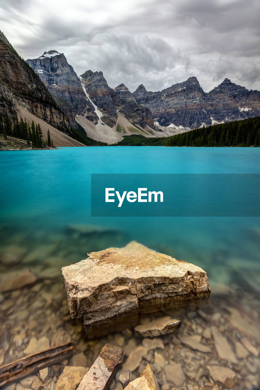 The breathtaking view and blue water of moraine lake in banff national park