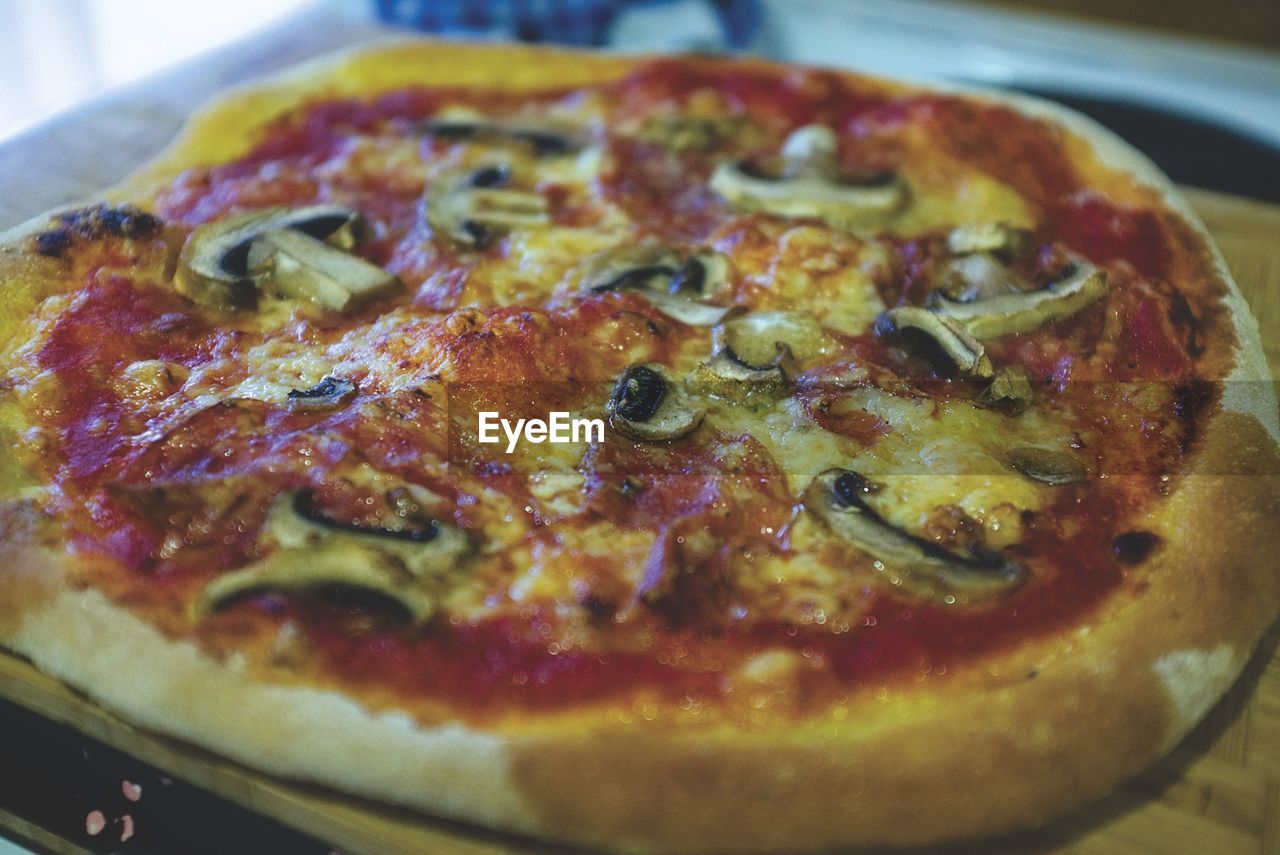 CLOSE-UP OF PIZZA ON ICE CREAM