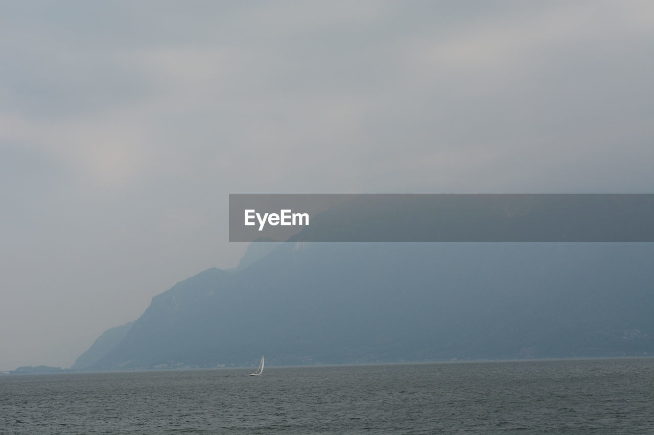 SCENIC VIEW OF SEA AGAINST SKY DURING FOGGY WEATHER