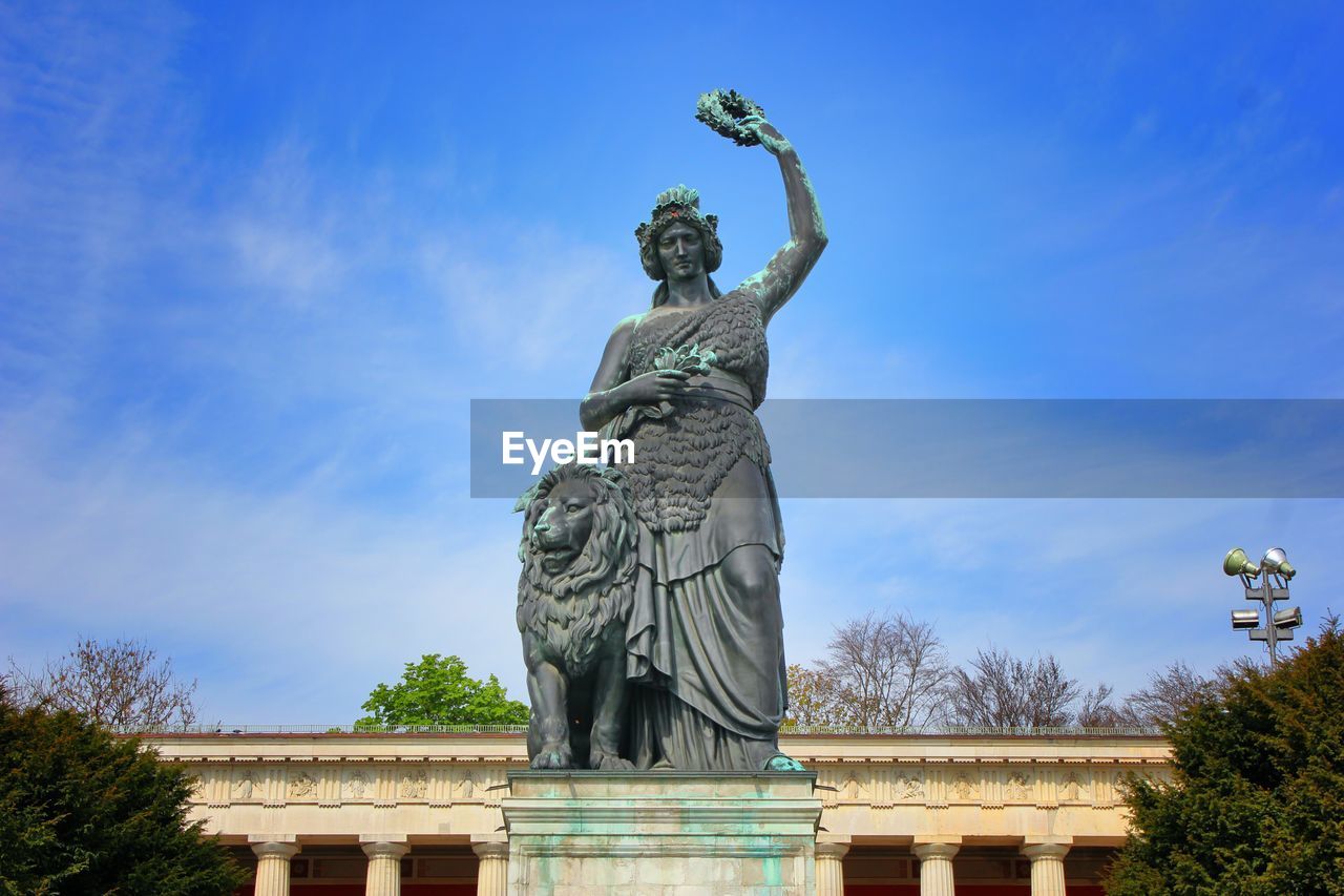 LOW ANGLE VIEW OF STATUE OF BUILDING