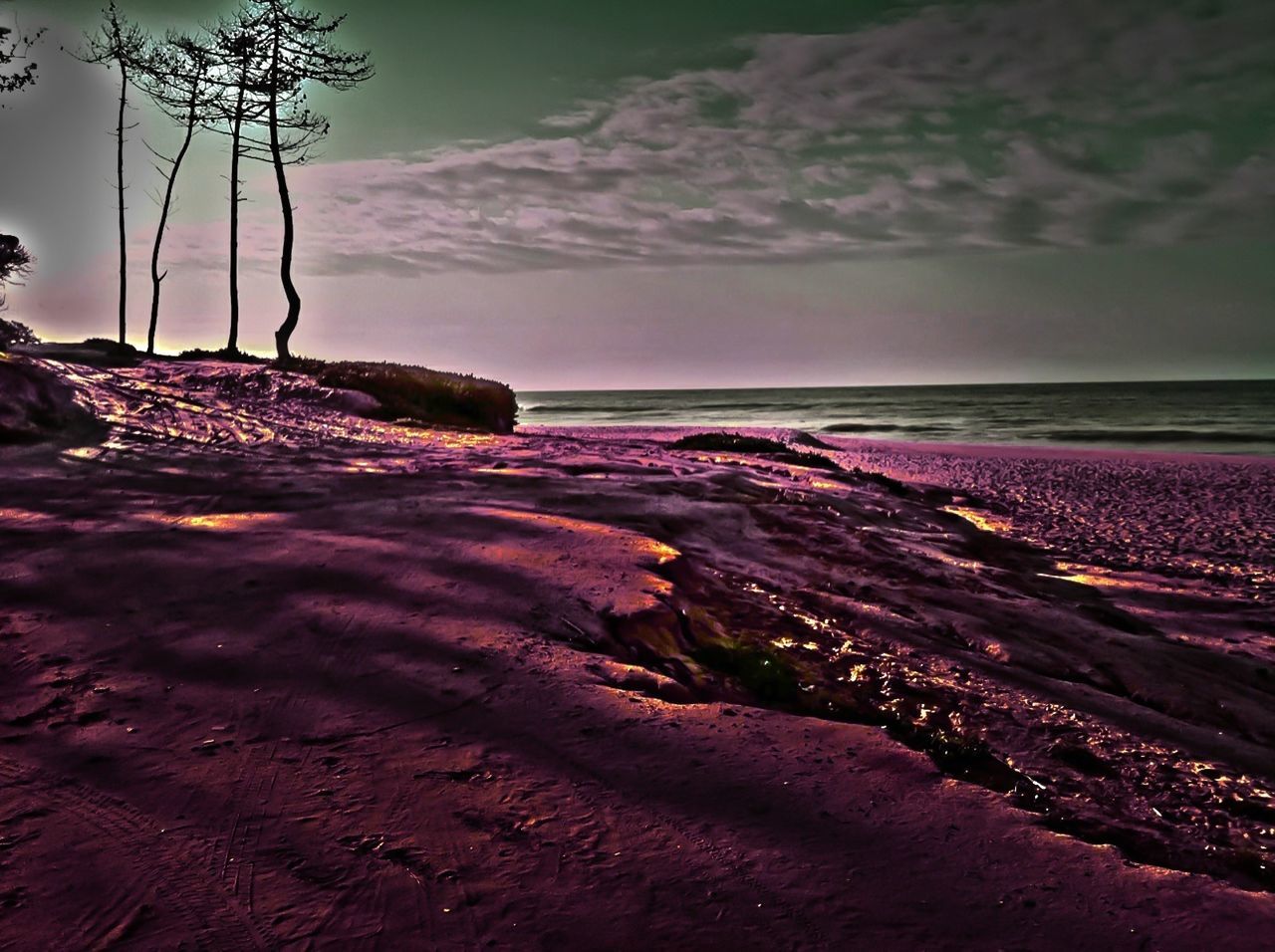 VIEW OF SEA AGAINST SKY