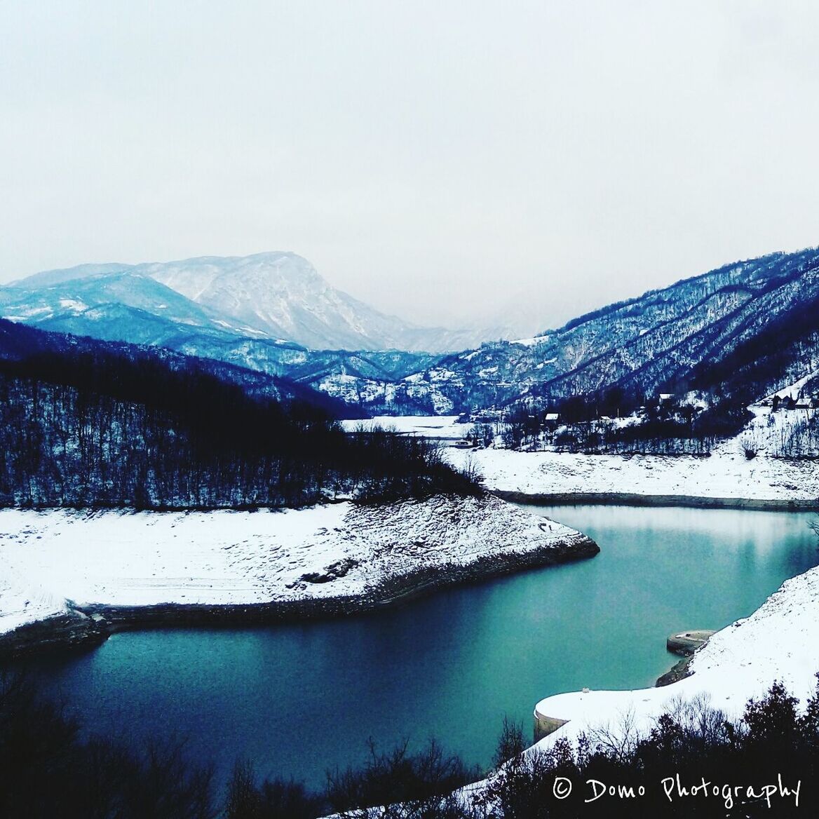 SCENIC VIEW OF LAKE AGAINST SKY DURING WINTER