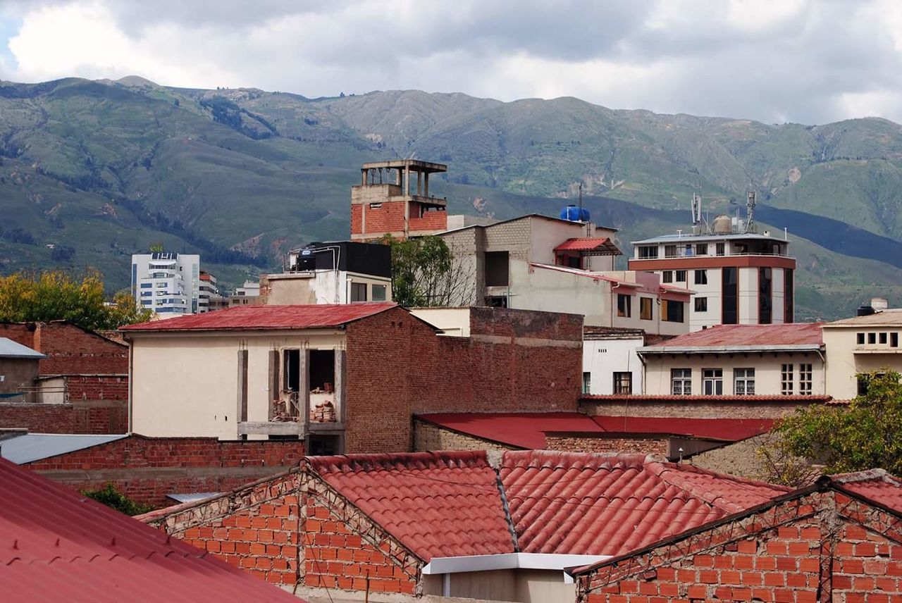 HIGH ANGLE VIEW OF HOUSES IN VILLAGE