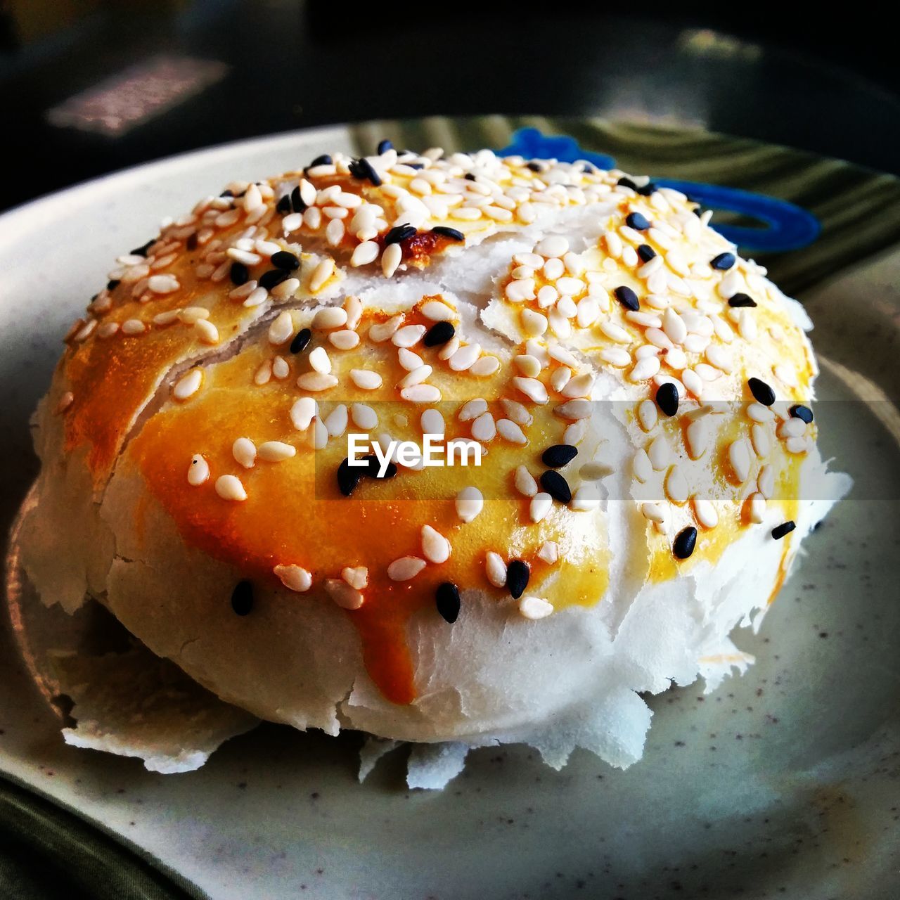 Close-up of fresh sesame seed bun served in plate