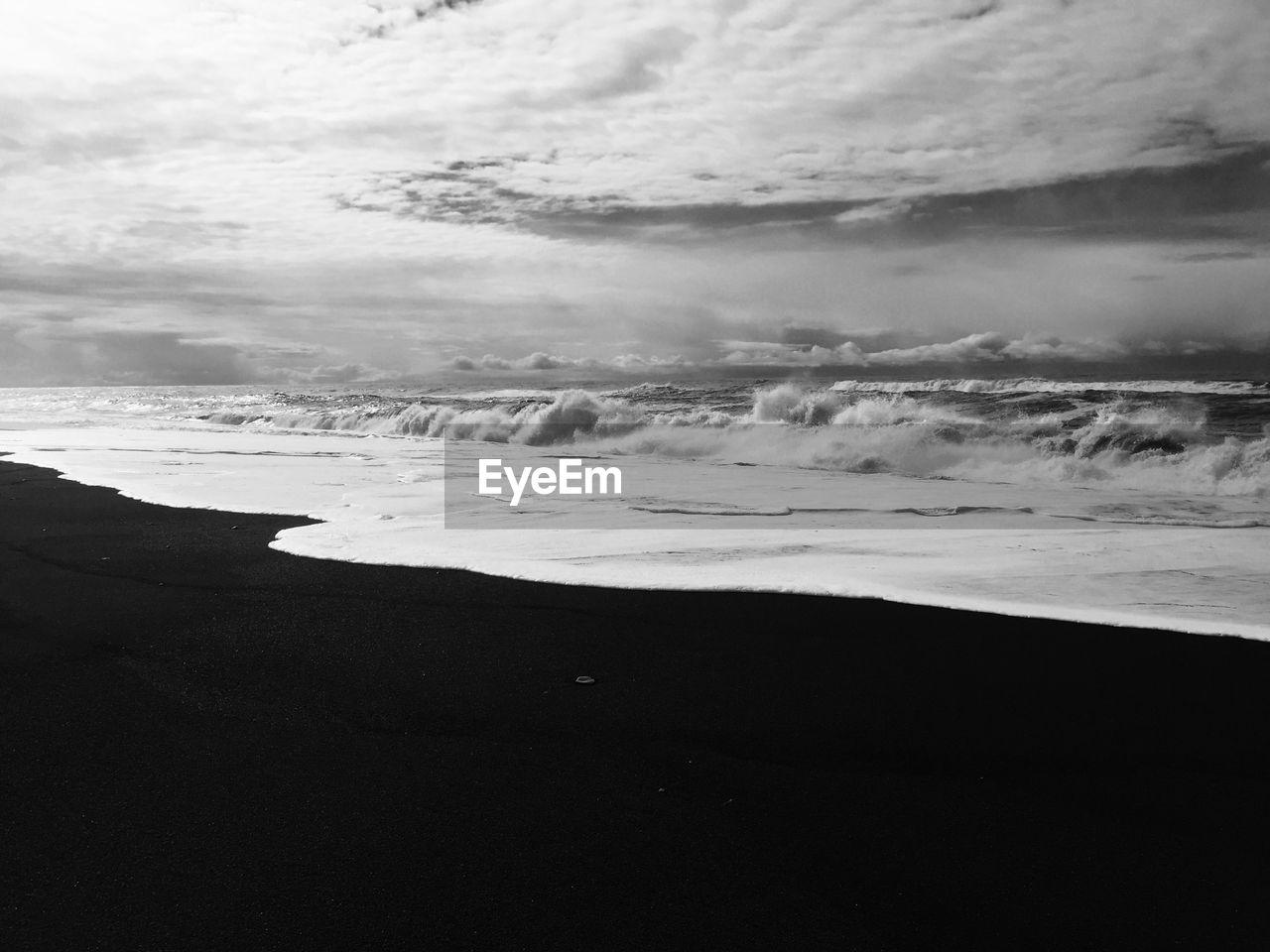 SCENIC VIEW OF BEACH