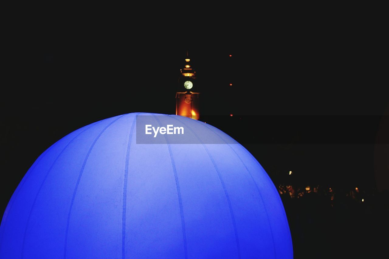 LOW ANGLE VIEW OF ILLUMINATED BUILDING AGAINST SKY