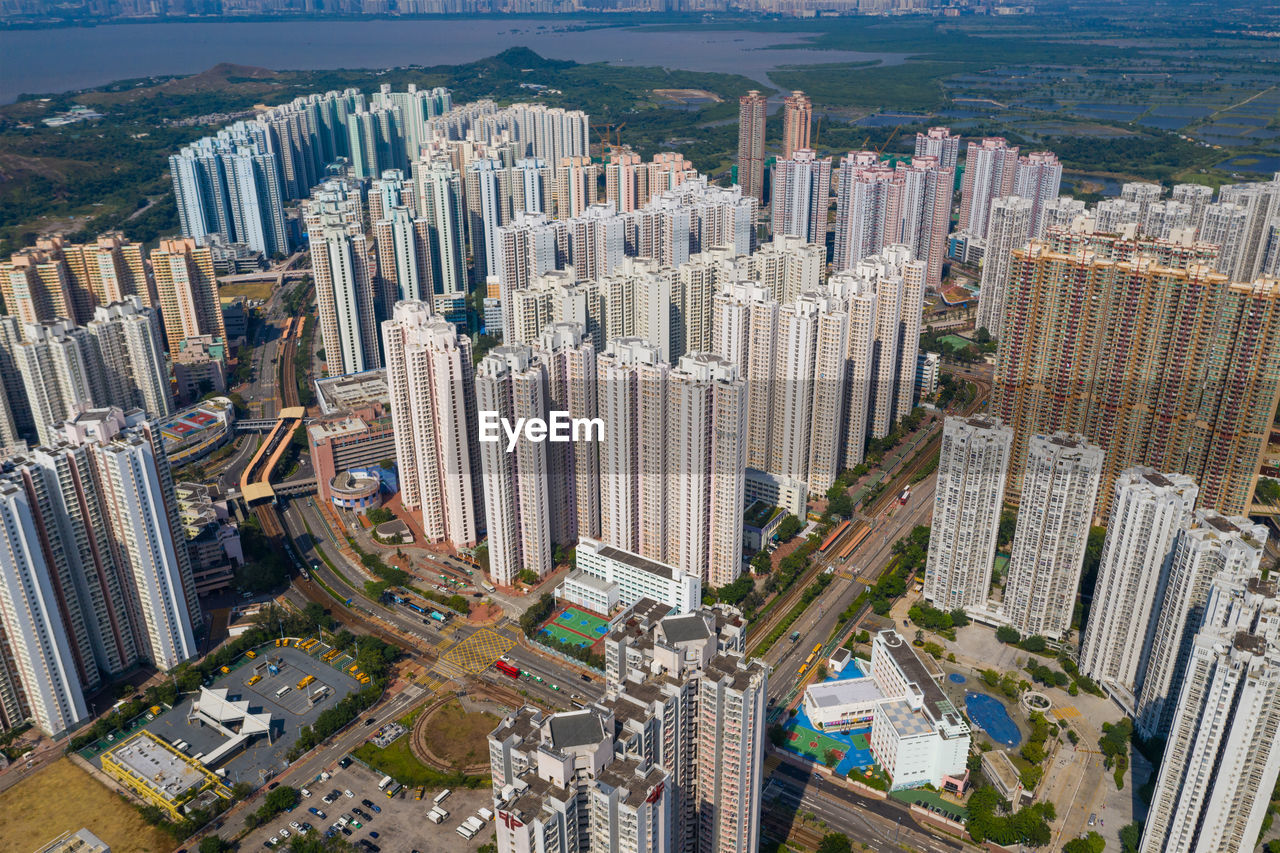 HIGH ANGLE VIEW OF CROWD ON CITY BUILDINGS