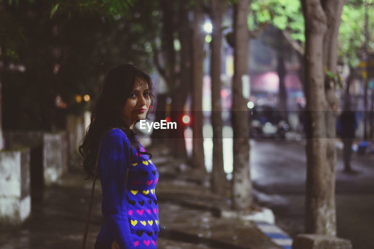 side view of young woman standing in park