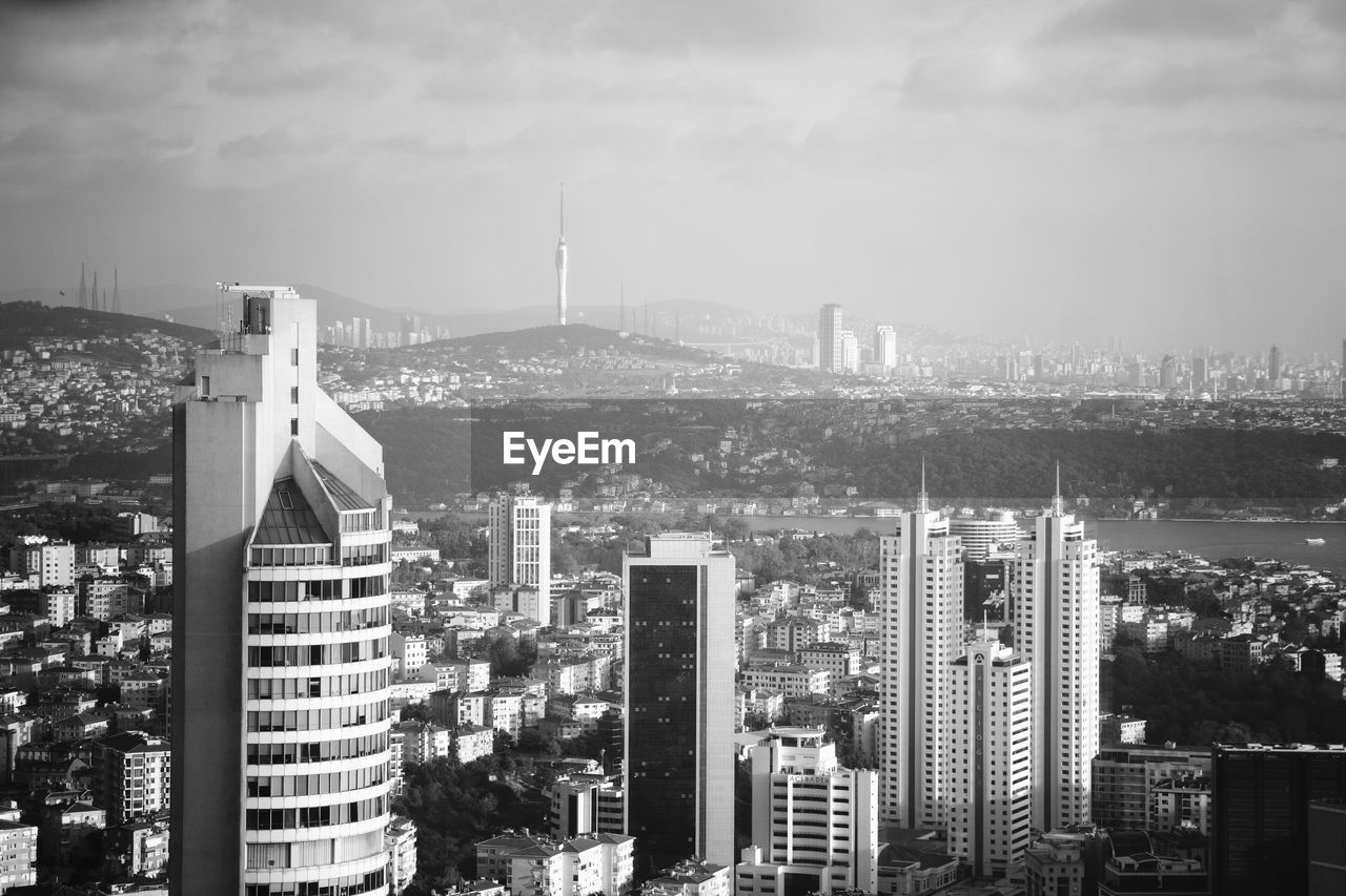 HIGH ANGLE VIEW OF BUILDINGS AGAINST SKY