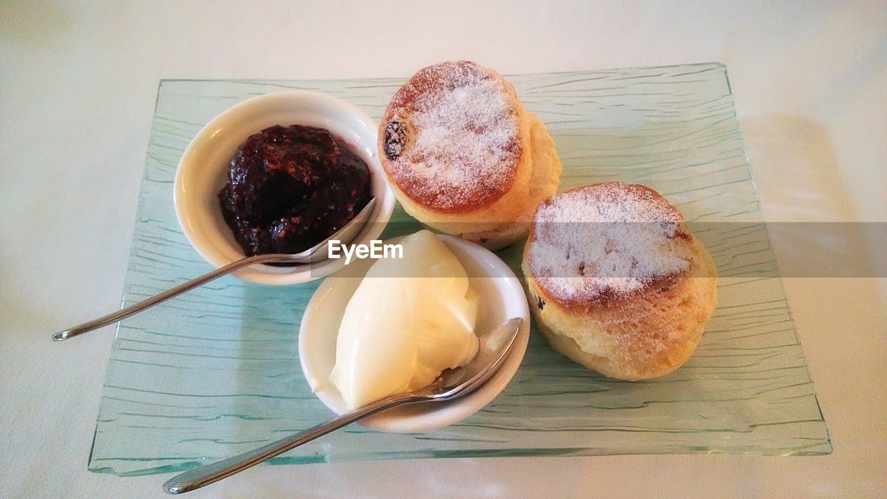 CLOSE-UP OF BREAKFAST IN PLATE