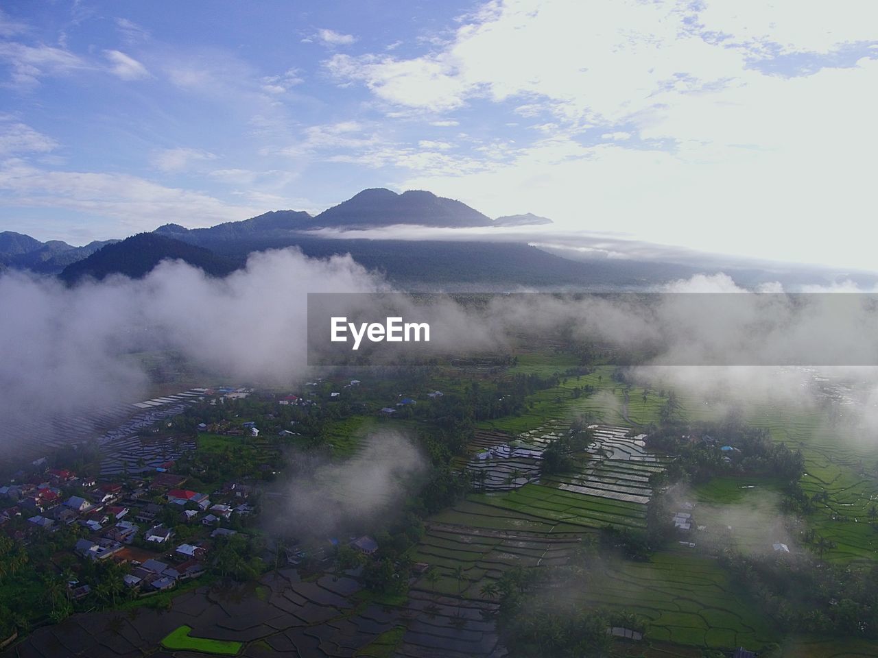 HIGH ANGLE VIEW OF TREES AND MOUNTAINS AGAINST SKY