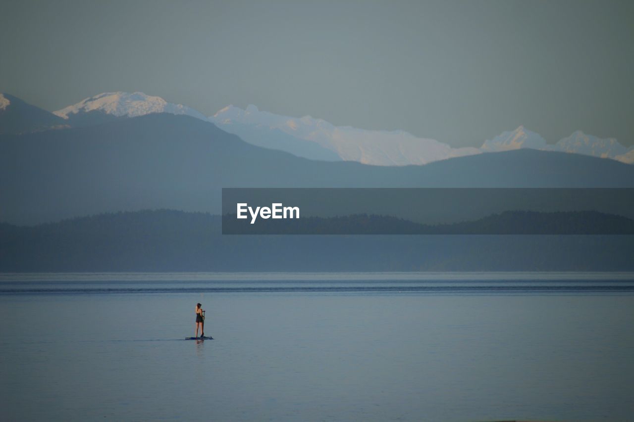 SCENIC VIEW OF LAKE AGAINST MOUNTAINS