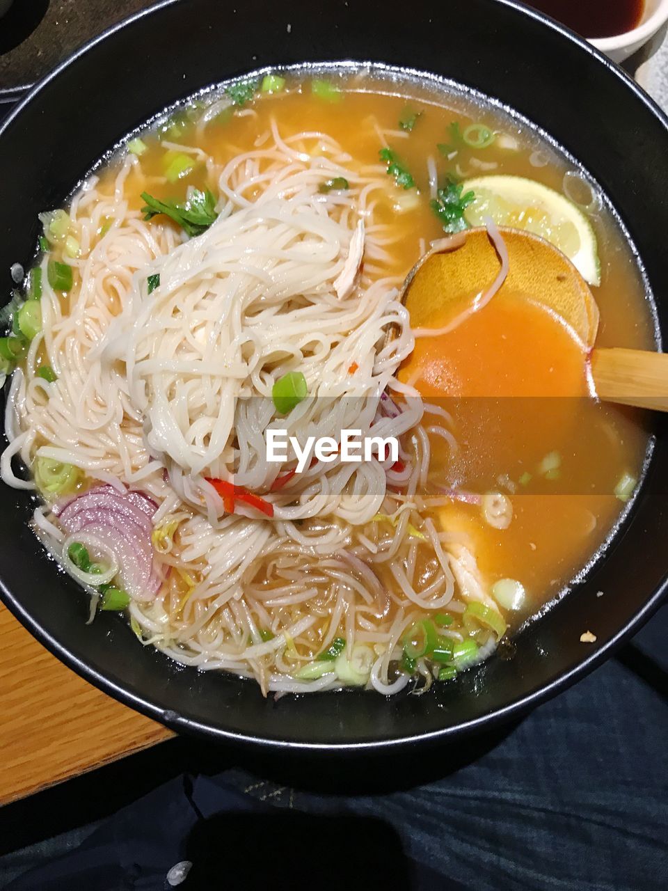 HIGH ANGLE VIEW OF NOODLES SOUP