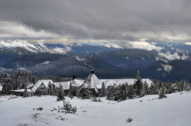 SCENIC VIEW OF SNOWCAPPED MOUNTAINS