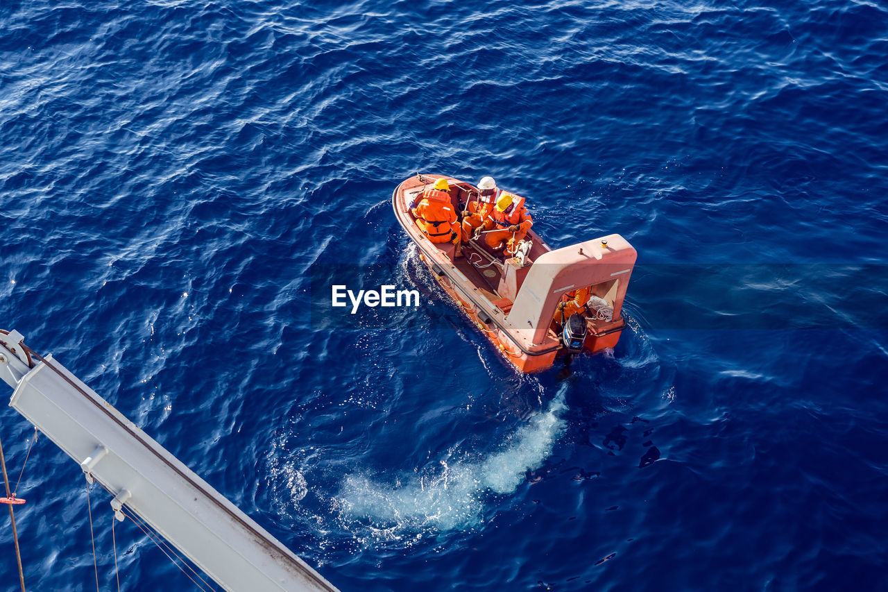 HIGH ANGLE VIEW OF SWIMMING IN SEA