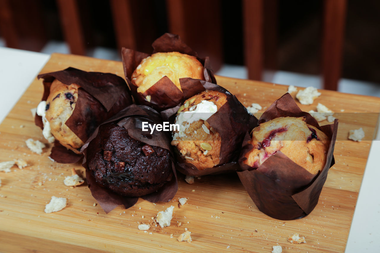 CLOSE-UP OF FOOD ON TABLE