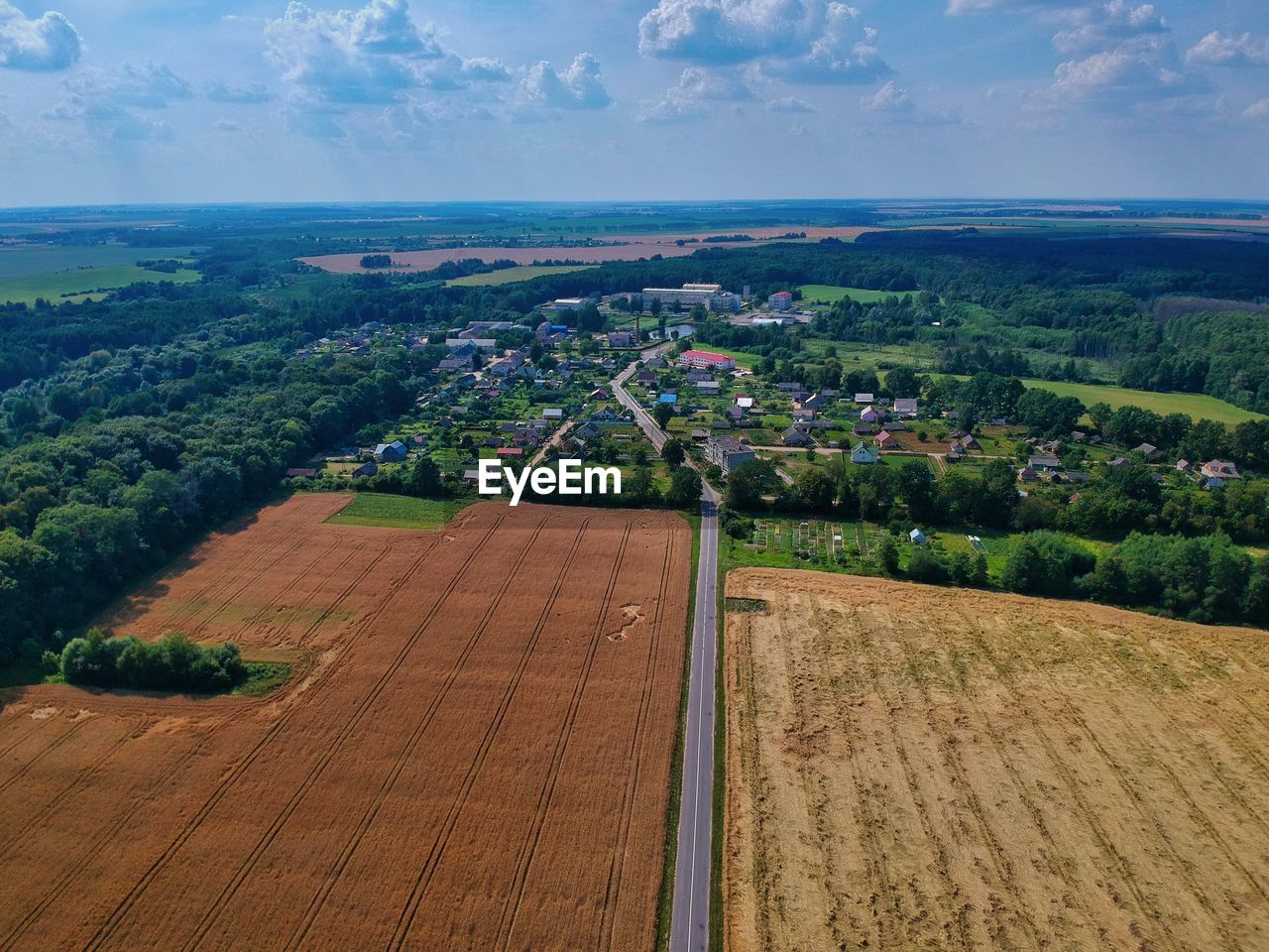 SCENIC VIEW OF FARM AGAINST SKY