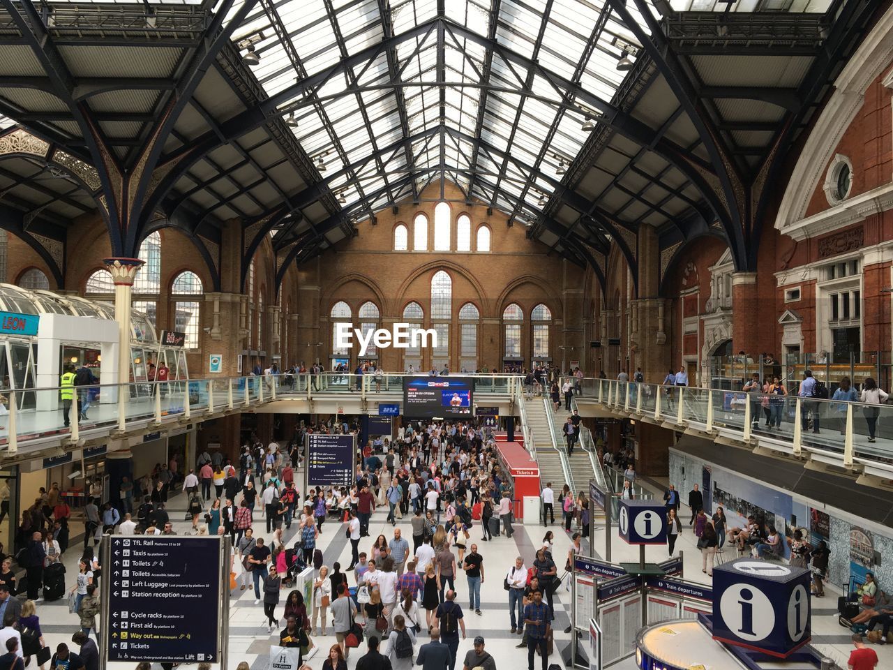 Liverpool street railway station main area 