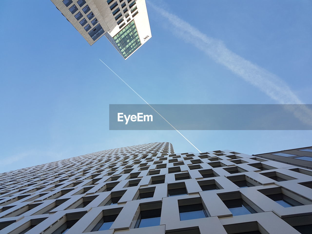 LOW ANGLE VIEW OF SKYSCRAPER