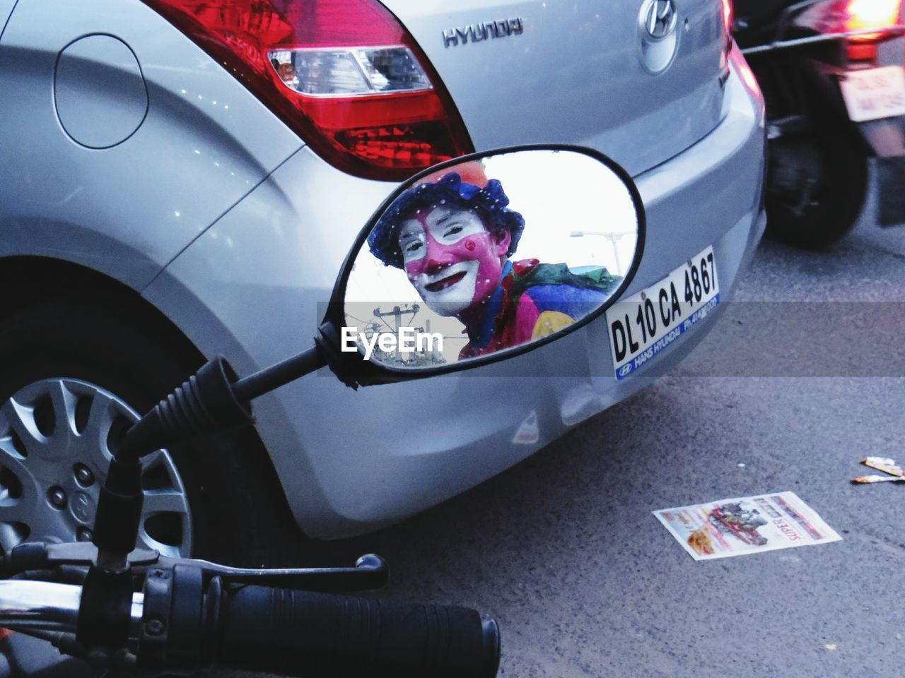 REFLECTION OF CAR ON SIDE-VIEW MIRROR