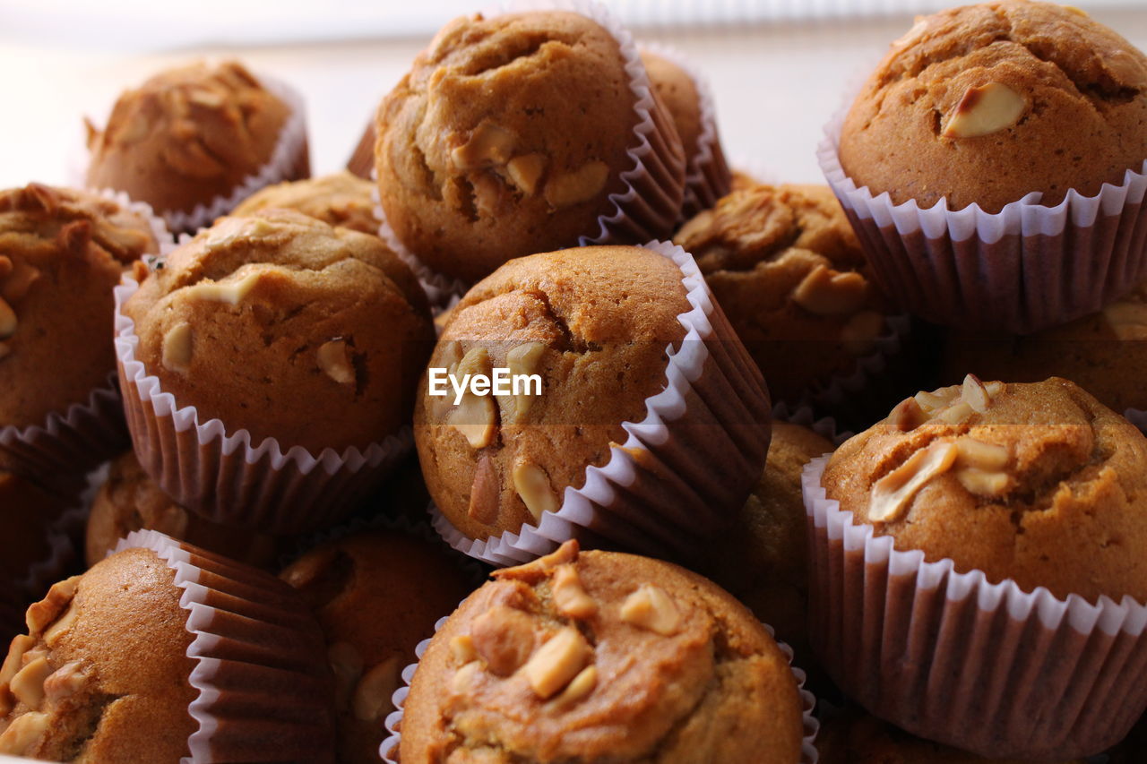 CLOSE-UP OF CUPCAKES ON CAKE