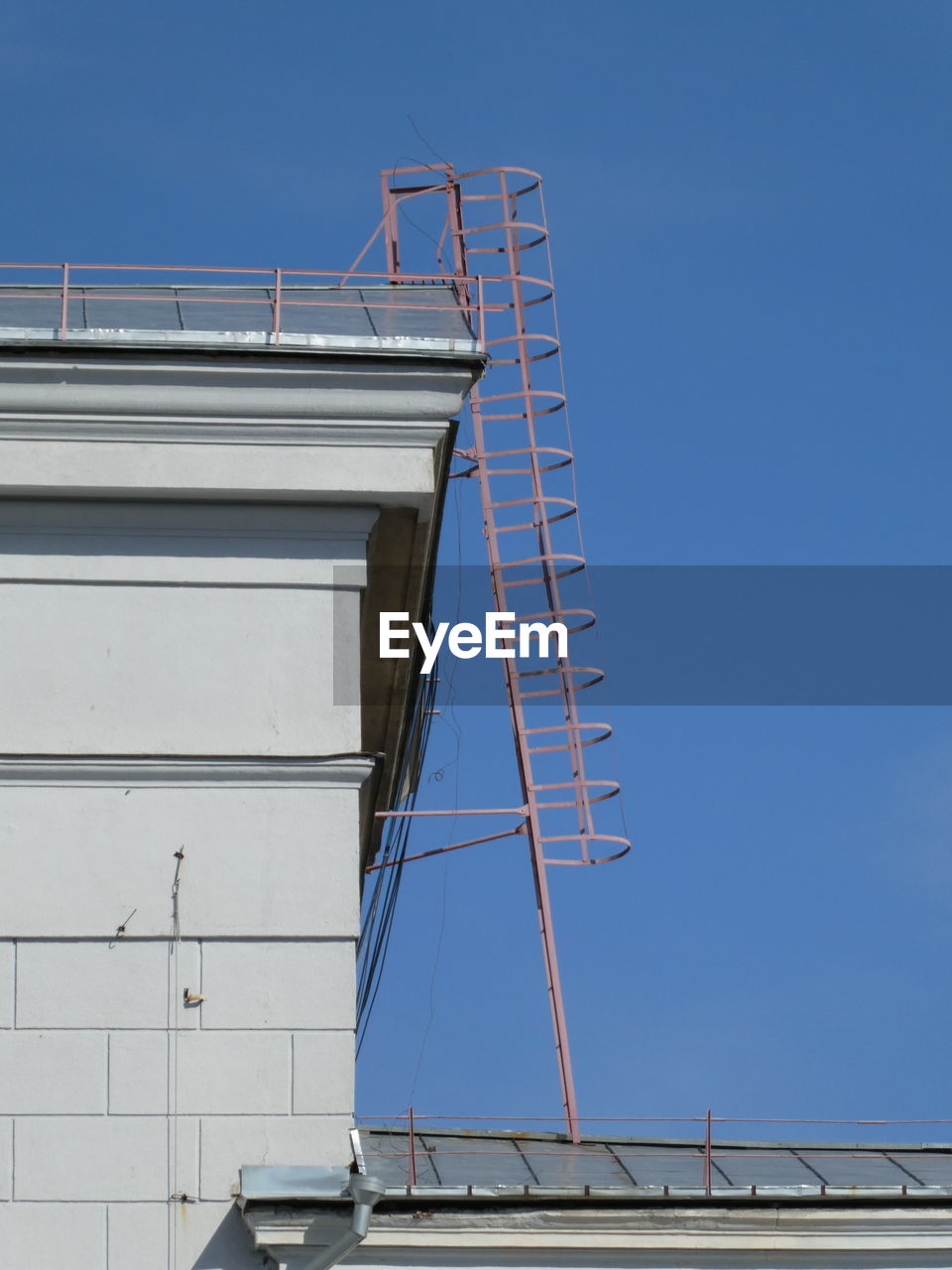 LOW ANGLE VIEW OF SAILBOAT AGAINST BLUE SKY