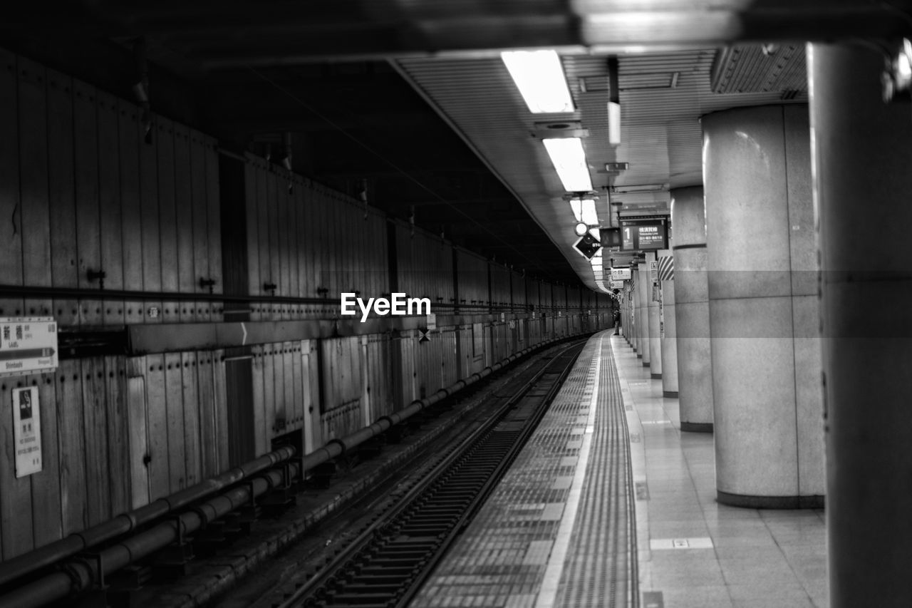 EMPTY SUBWAY PLATFORM