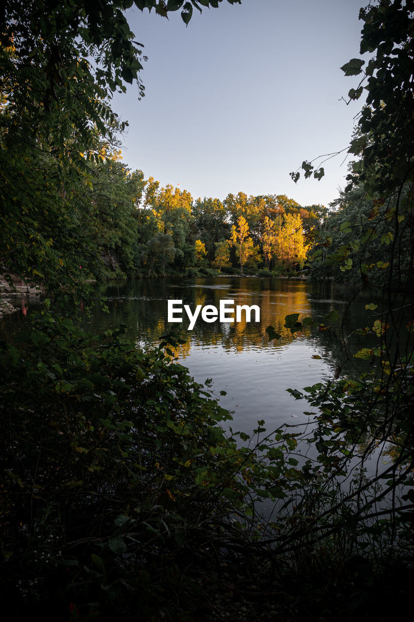 SCENIC VIEW OF LAKE AGAINST SKY AT SUNSET