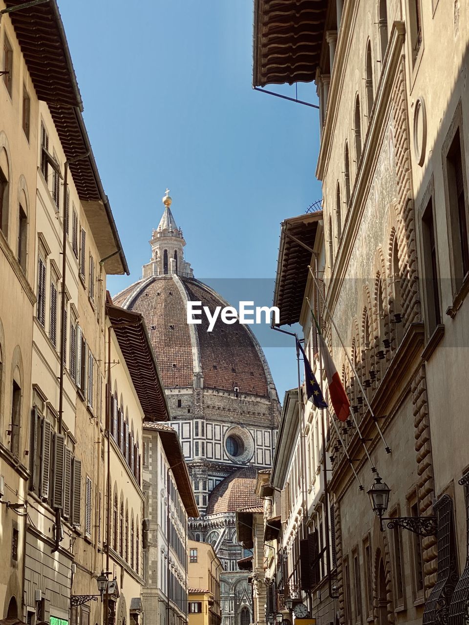 LOW ANGLE VIEW OF BUILDINGS AGAINST CLEAR SKY