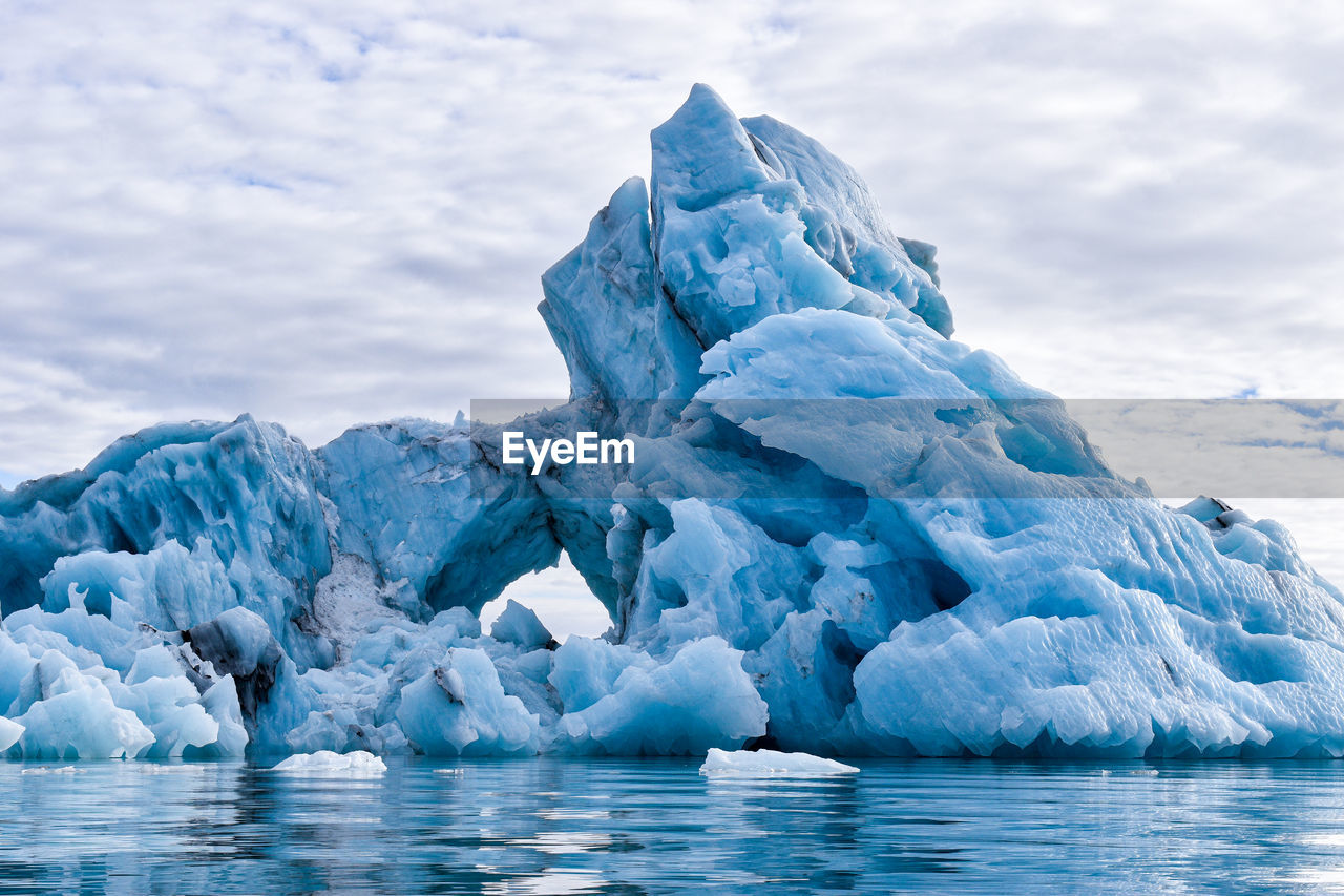 Scenic view of sea against sky in the glacier lagoon in iceland 