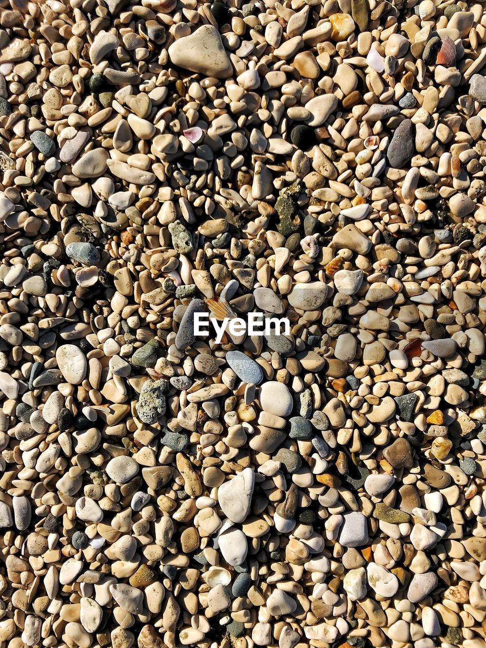 FULL FRAME SHOT OF PEBBLE PEBBLES