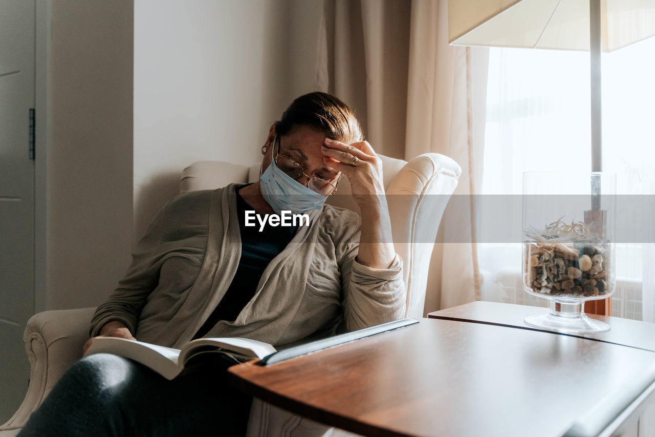 MIDSECTION OF MAN SITTING ON TABLE