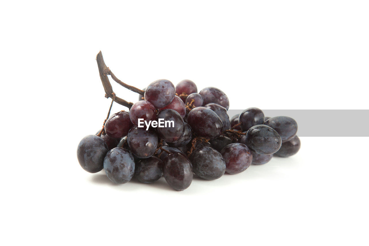 food and drink, food, fruit, healthy eating, grape, freshness, wellbeing, produce, plant, studio shot, white background, cut out, berry, indoors, no people, still life, sweet food, large group of objects, bunch, close-up, red grape, ripe, organic, dried fruit, black