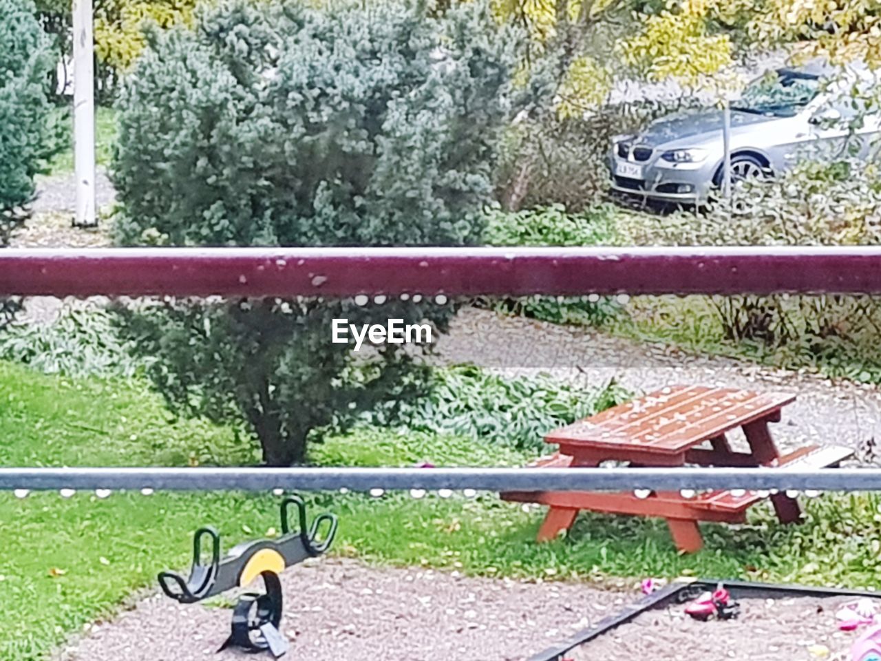 EMPTY BENCH IN PARK BY CITY