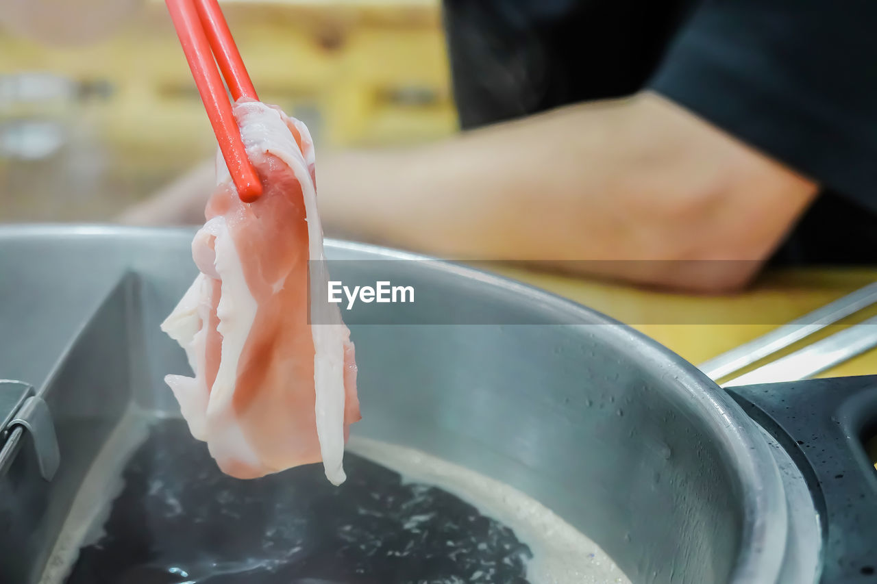 CLOSE-UP OF PERSON HOLDING ICE CREAM CONE